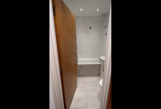 Double-room in modern 2-bed flat in Maida Vale Main Photo