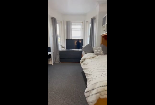 Self contained rooms with Ensuite & Kitchen SO15 Main Photo