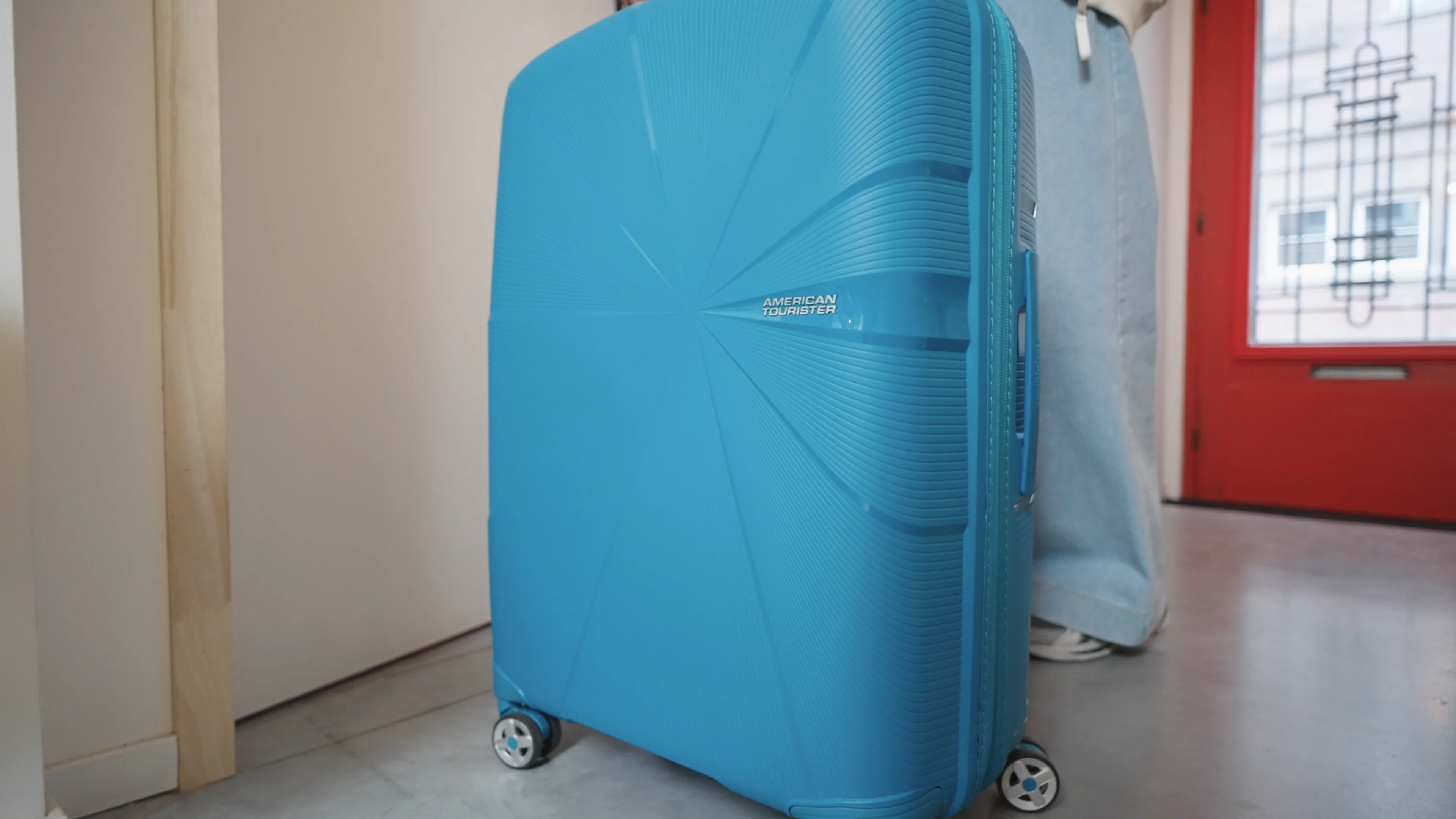 StarVibe 67cm Check-in Größe M | American Tourister Deutschland