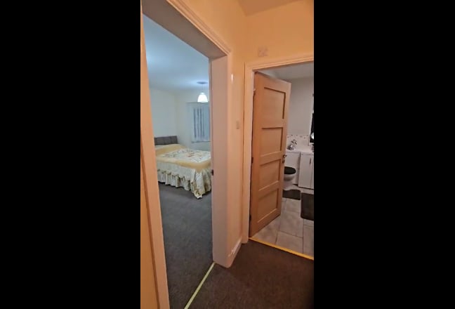 Double Room in a Beautiful Family Home Main Photo