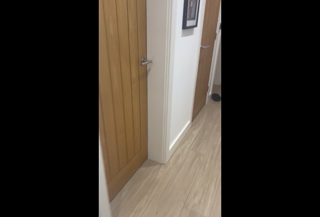 An modern ensuite room in a shared 4 bed flat Main Photo