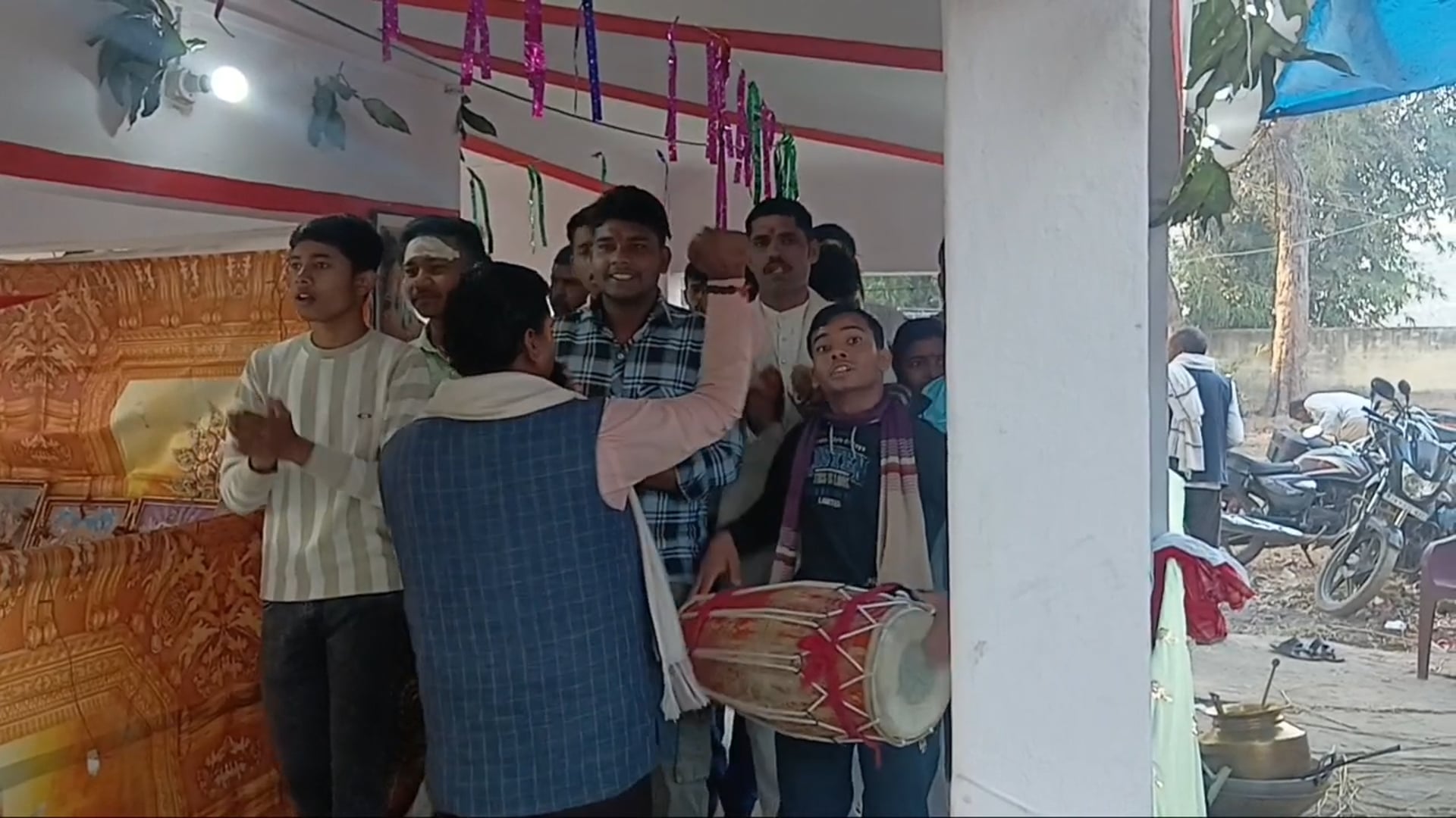 महाशिवरात्रि के अवसर पर अखंड भजन कीर्तन का आयोजन, की गई भोलेनाथ की पूजा अर्चना