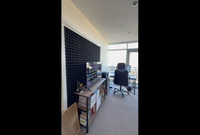 Spacious en-suite in a 9th-floor flat (Stratford) Main Photo