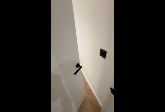 Spacious Double Room in Private Bungalow  Main Photo