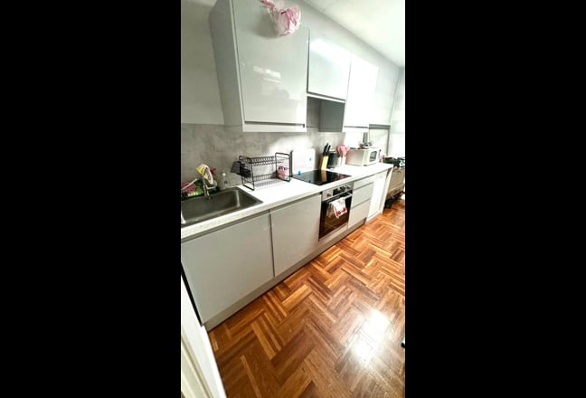 Spacious Fully furnished double room in Willesden Main Photo