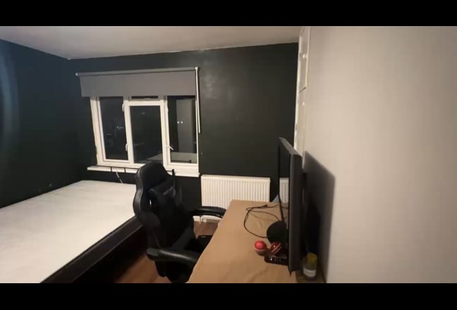 Spacious fully furnished double bedroom  Main Photo