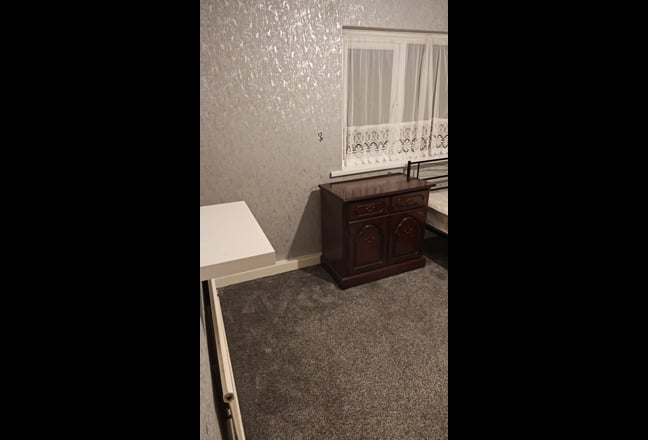 Spacious 2-Bedroom House in CF31 Bridgend –Females Main Photo