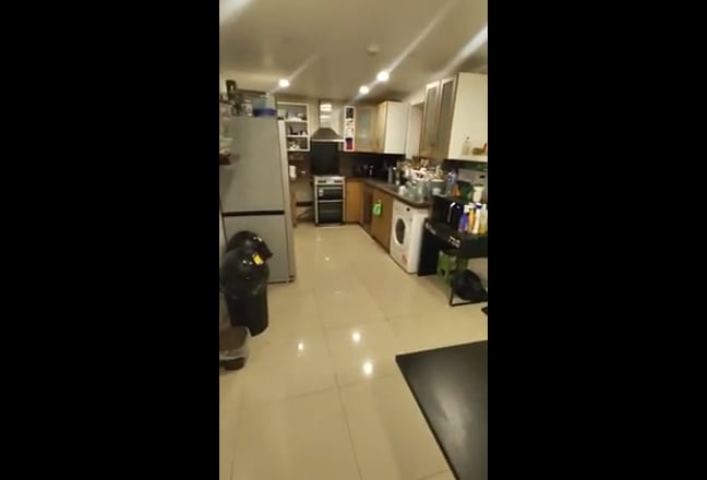 🏠 spacious En-suite Room | Available now  Main Photo