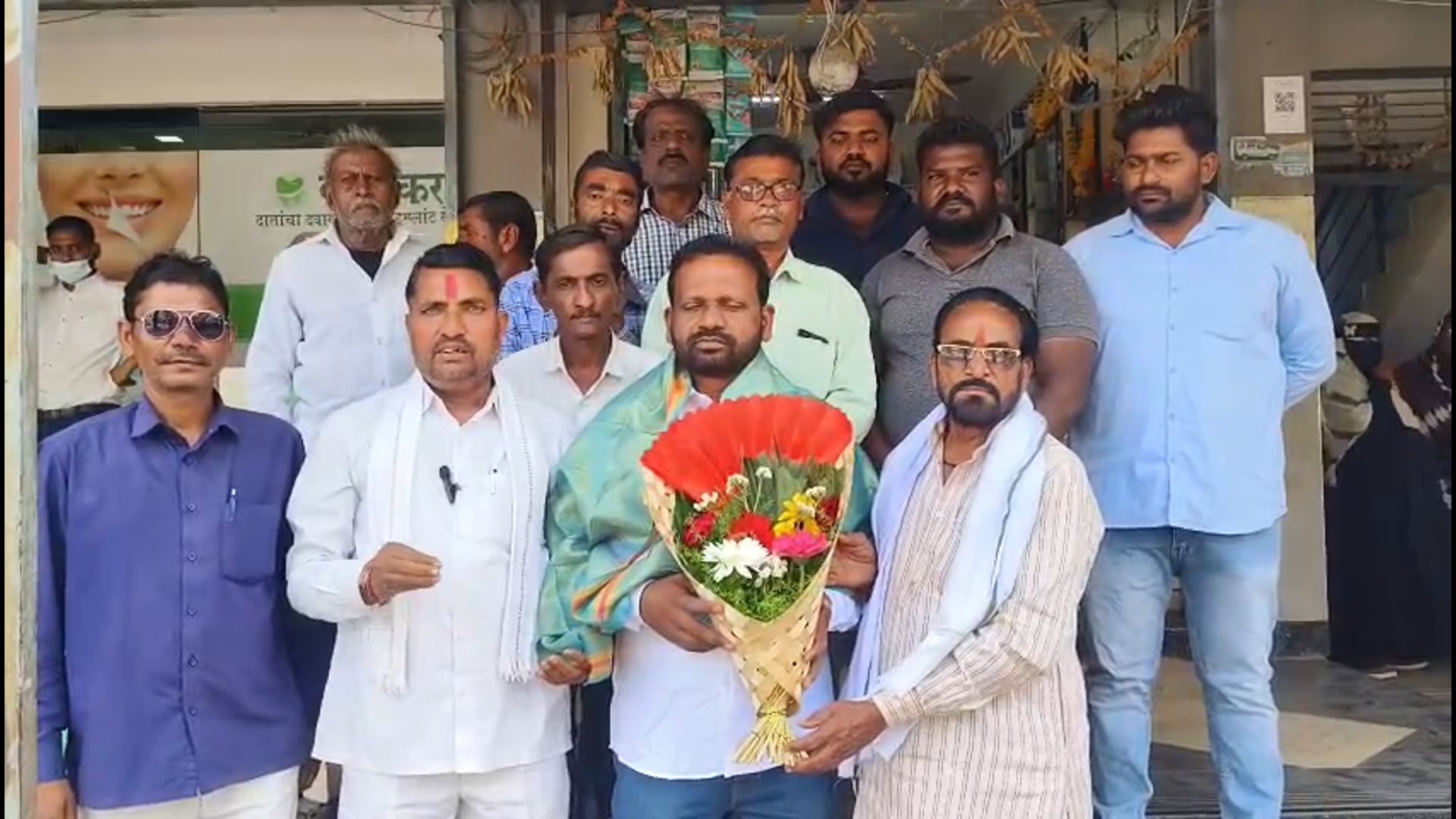 निडेबन मतदार संघाचे नवनिर्वाचित सदस्य डॉ दिपक सोमवंशी यांचा बहुजन विकास अभियानाने केला सत्कार