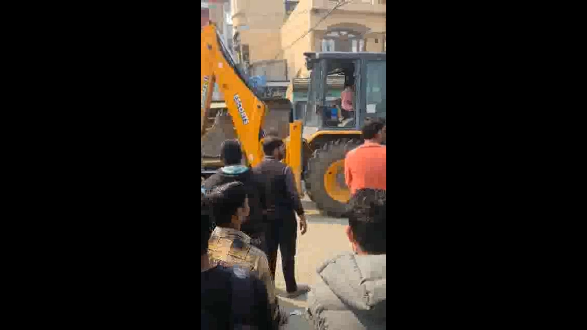 मासूम से दुष्कर्म के आरोपी की दुकान पर चला बुलडोजर, बीएनएस व पॉक्सो में मुकदमा दर्ज