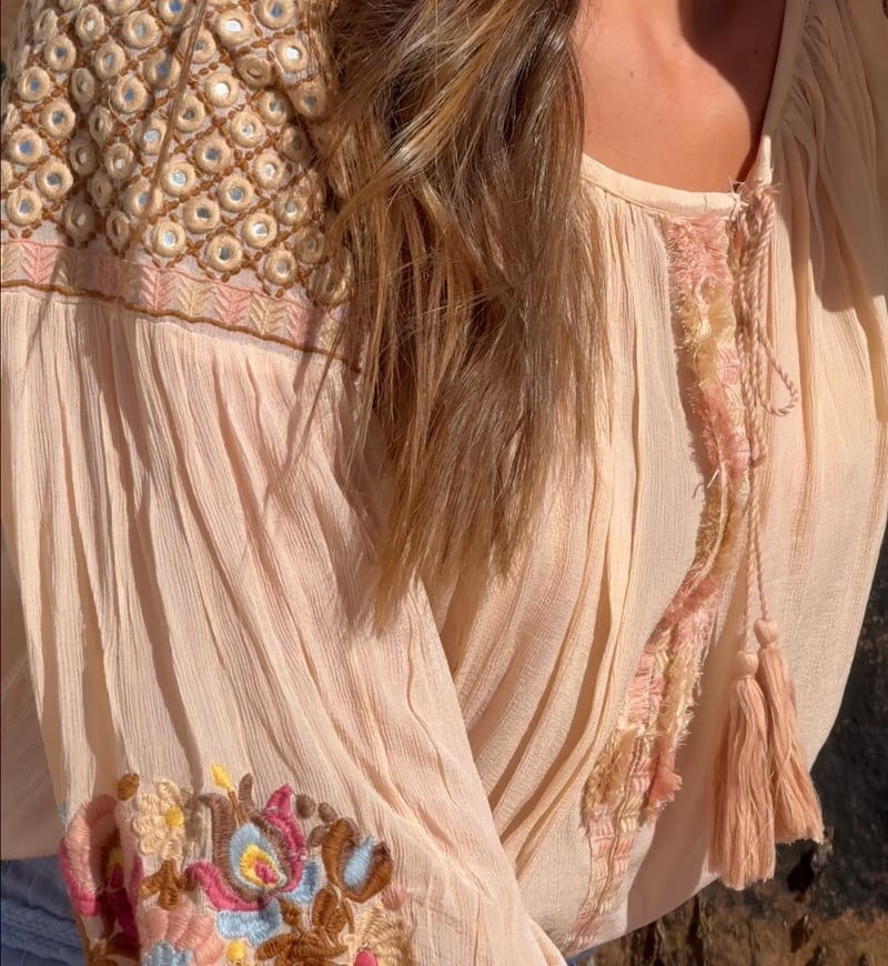 Vidéo: Blouse Russla