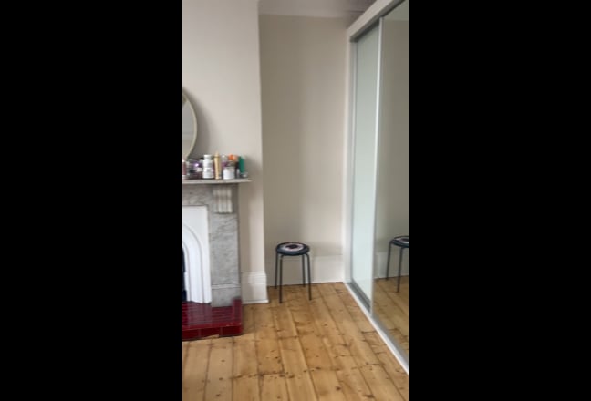 Great big double bedroom in Caledonian Road Main Photo