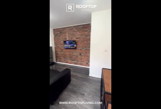 Brand New Ensuite Room in Hyde Park - Bills inc  Main Photo