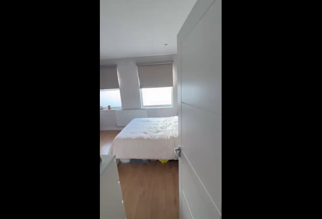 Ensuite Bedroom in a House share in Canning Town Main Photo