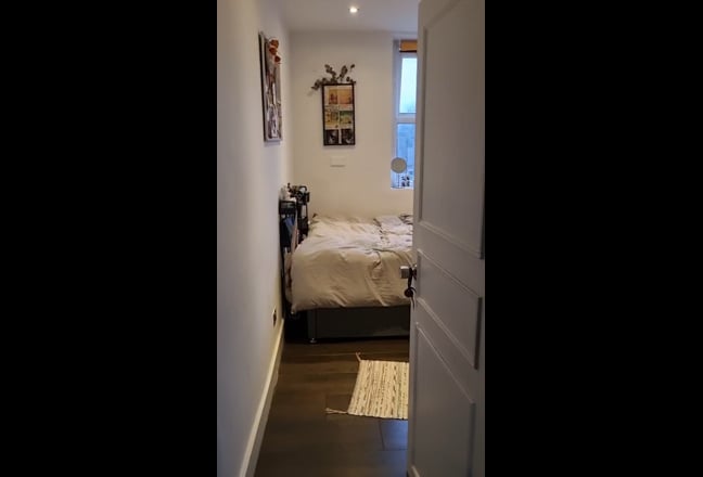 Lovely double room in bright and warm flat🪴 Main Photo