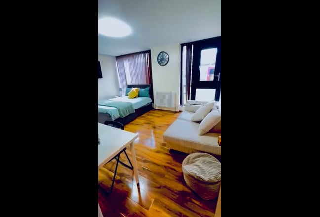 Stylish Room + Terrace | Near Kings Cross / Camden Main Photo