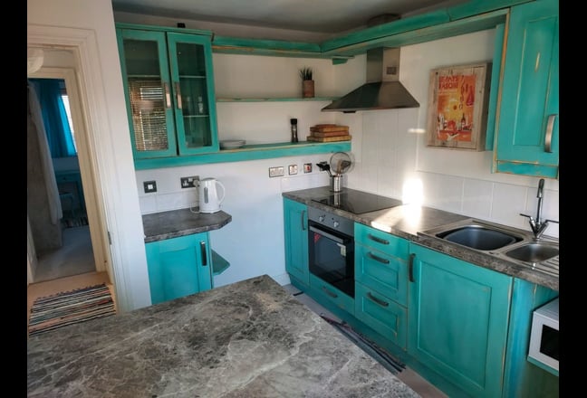 FullTime OR Mon to Fri  Appartment,private kitchen Main Photo