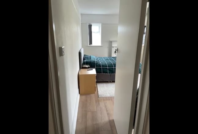 Large & spacious double room in rural location  Main Photo