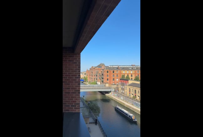 Large 1-Bed 2-Bathroom Flat  Main Photo