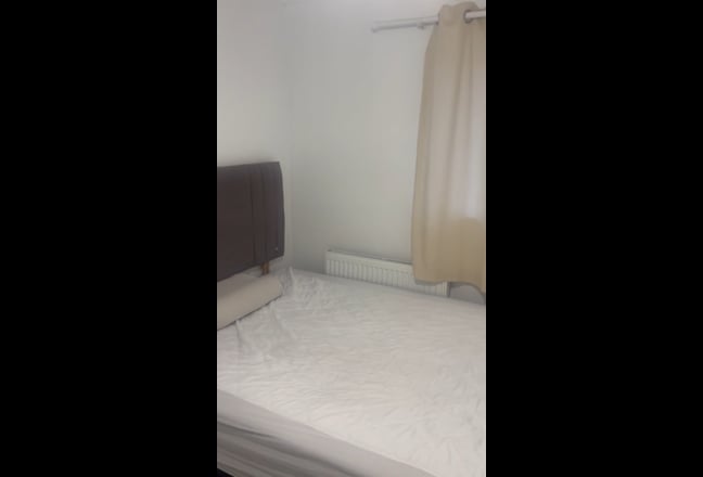 Double room available in a 4 bed house  Main Photo