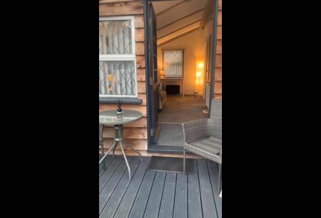 Cosy s/c one bedroom flat! Inc all bills &pound;1195pcm Main Photo