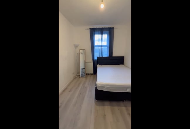 1 bed flat in Canary Wharf Main Photo