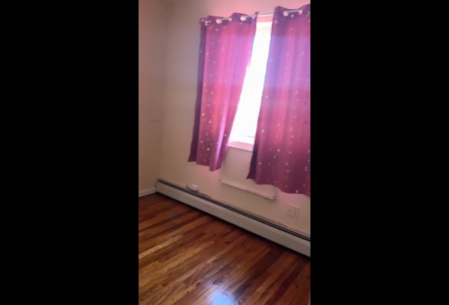 Room for rent in middle village. Main Photo