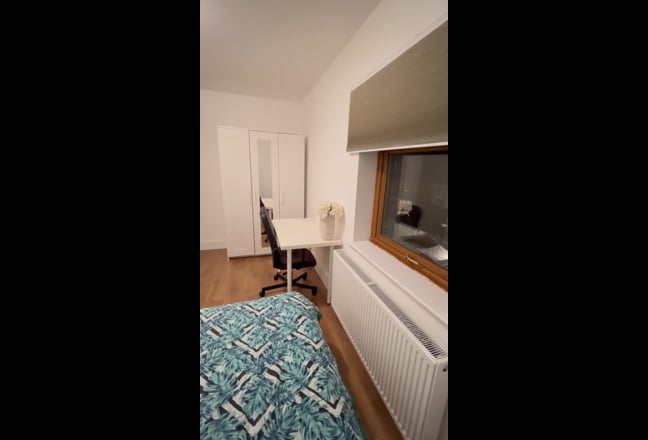 Furnished Double Room | Garden, desk, comfy! Main Photo