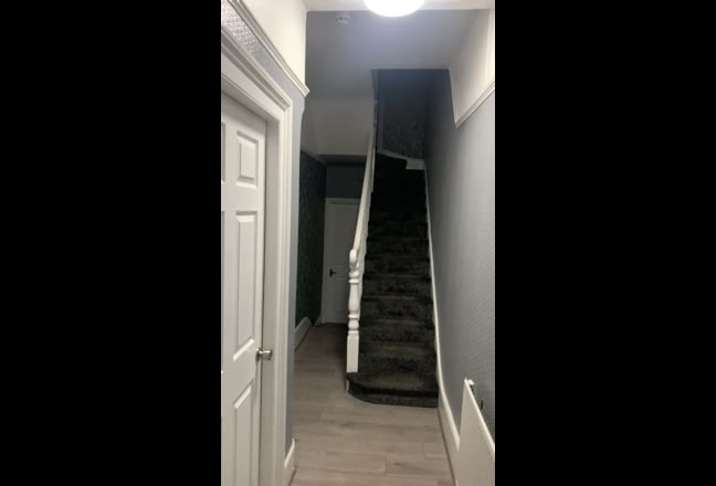 Extra large room 1 min walk to walthamstow station Main Photo