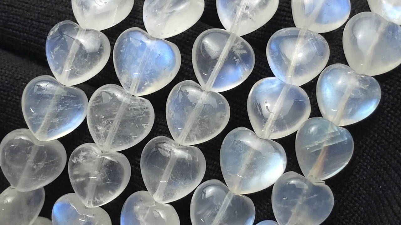 動画】ロイヤルブルームーンストーンAAA- 縦穴ハートシェイプ12mm 1連