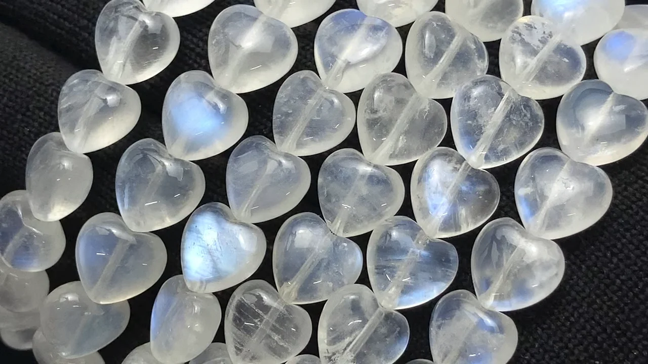 動画】ロイヤルブルームーンストーンAAA- 縦穴ハートシェイプ10mm 1連