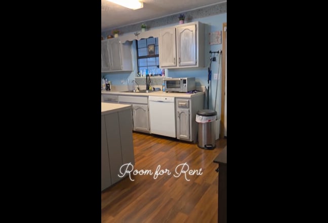 2 Furnished Rooms – Master w/ Half Bath Main Photo