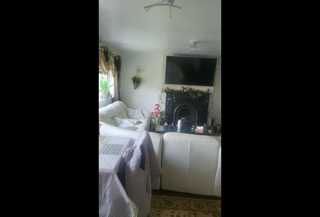 Semi detached house for rent Main Photo