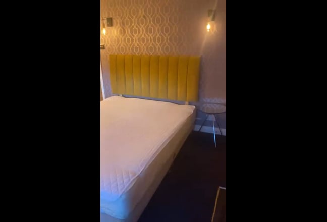 Large studio flat Main Photo