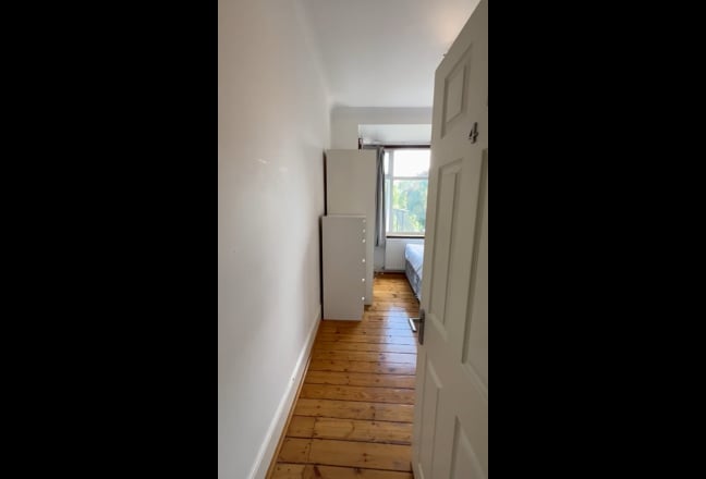 Modern rooms in Northfieds professional share Main Photo