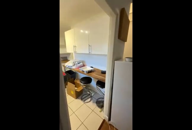 Lovely Room in Charming Battersea Hous four couple Main Photo