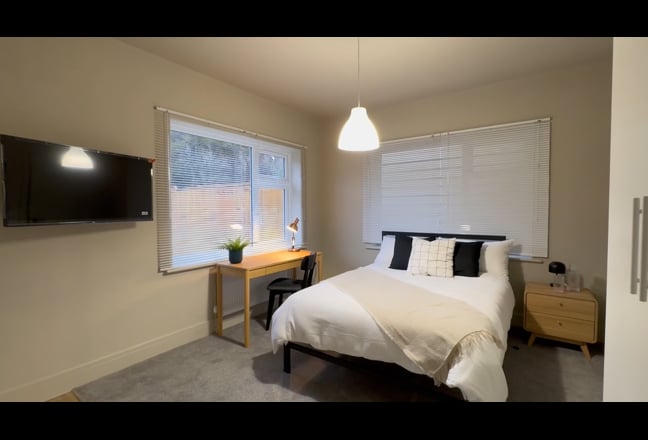  Large Studio | Kitchenette |All Bills | Fast Wifi Main Photo