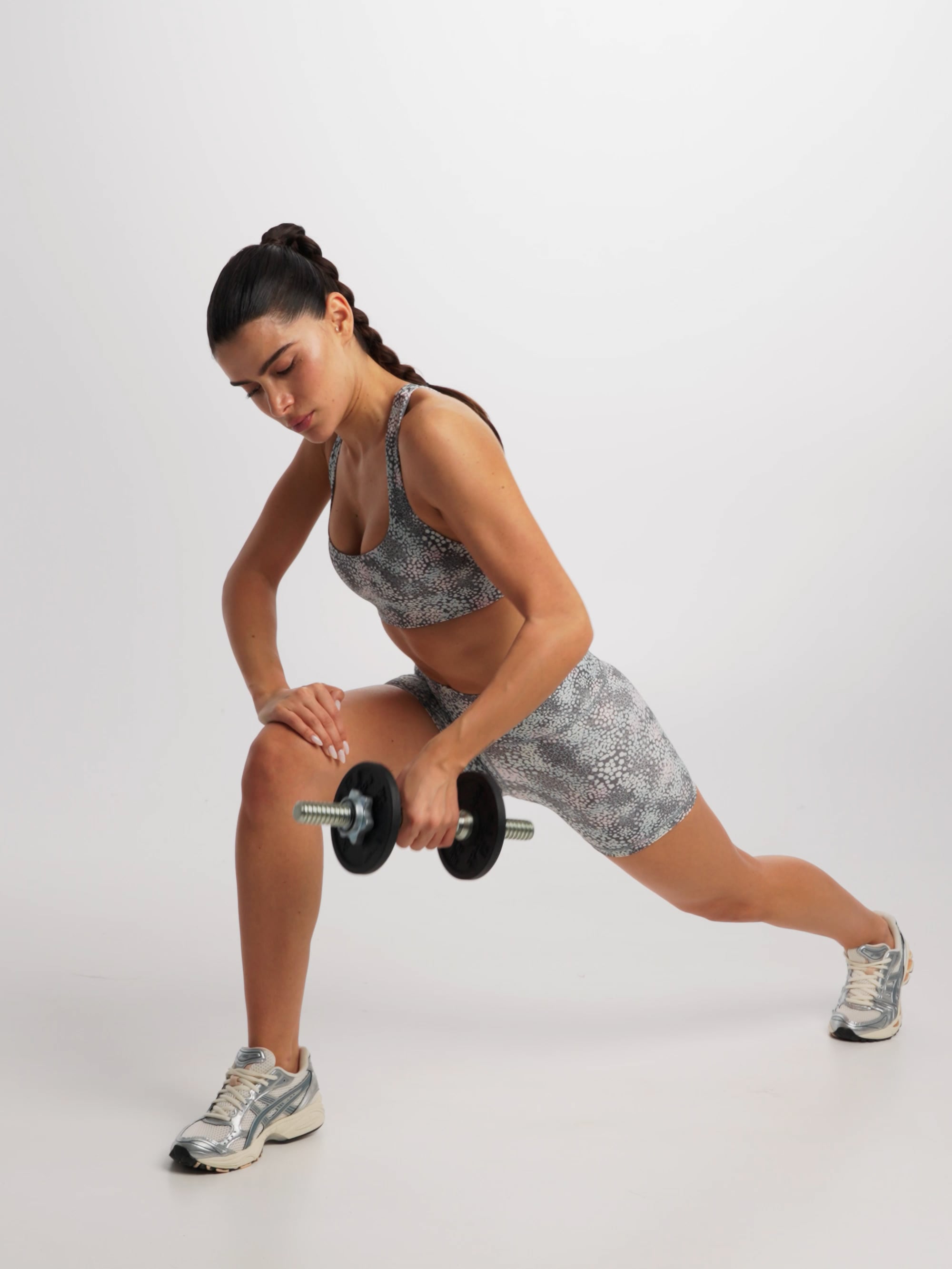 חזיית ספורט מחשוף ישר מבד nero