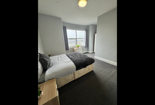 Large Double Furnished, Private Bathroom Bills Inc Main Photo