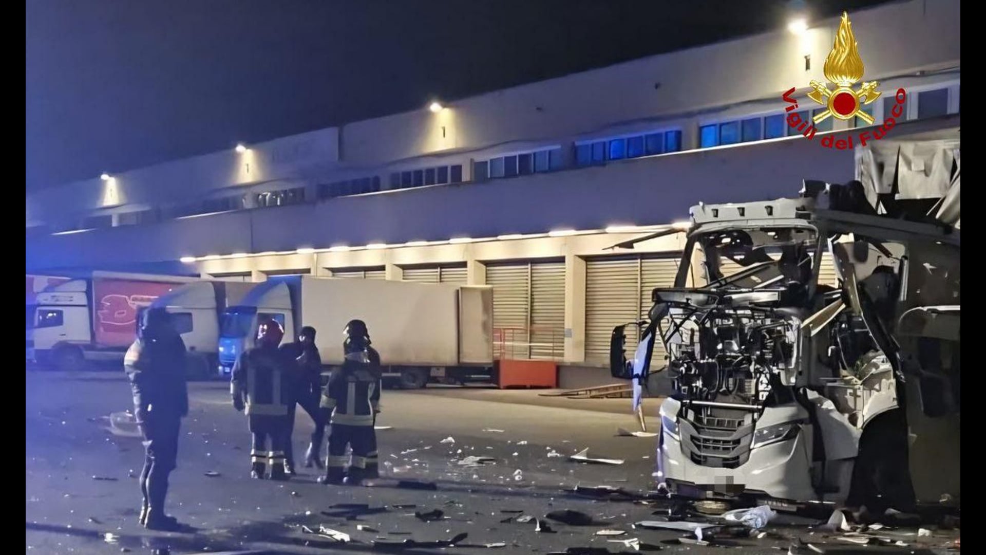 Esplosione in un parcheggio dell’Interporto, camionista ustionato