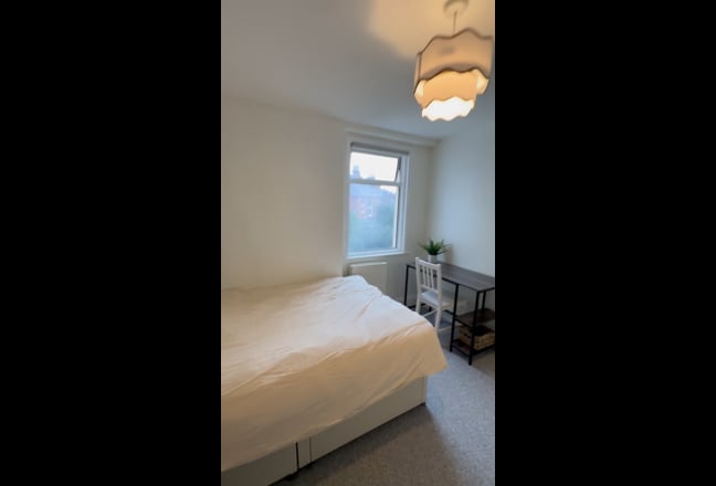 Bright double bedroom shared living space & garden Main Photo