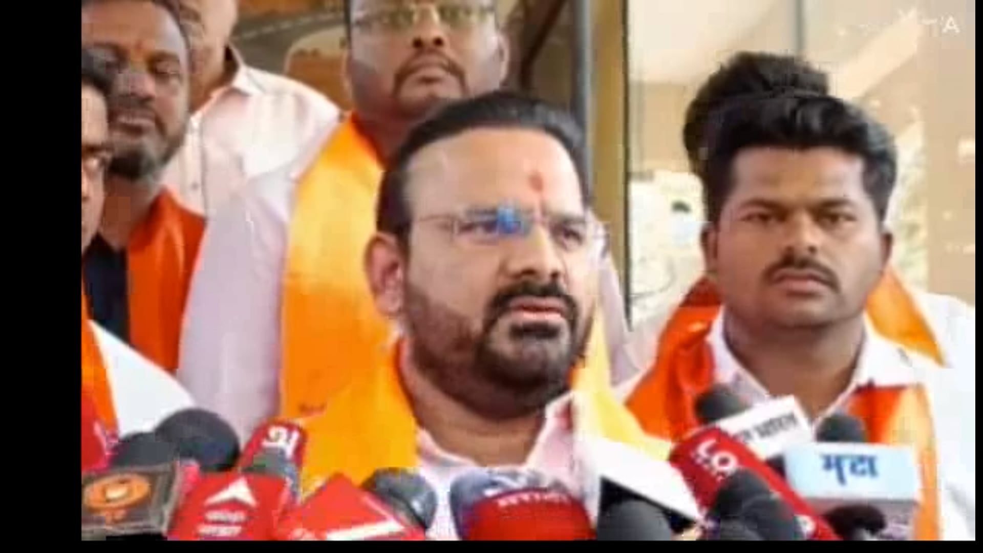 कोल्हापूर मधील मेडिकल कॉलेज मध्ये पांच बिल्डिंग व रस्ता यामध्ये सार्वजनिक बांधकाम विभाग ने ७५ कोटींचा ठपला‌ मनसे चे आरोप