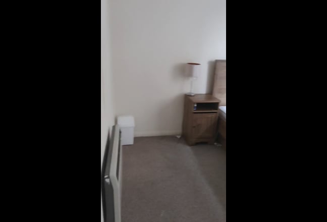 Looking for a flatmate  Main Photo