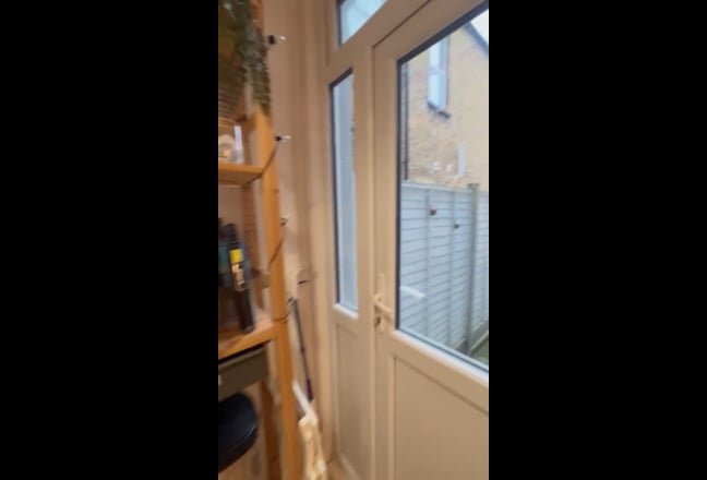 Whole 1 Bed Flat W/ Large Private Garden  Main Photo