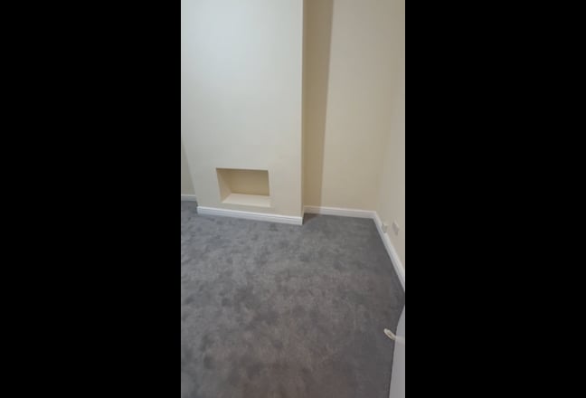  Spacious 2-Bed Flat with Private Garden N8  Main Photo