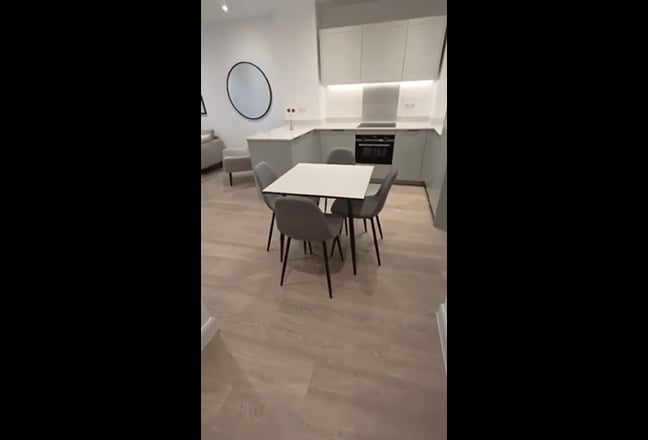 Modern Apartment in Royal Docks - Bills Included Main Photo