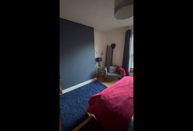 Hidden Gem - very big double bedroom Main Photo