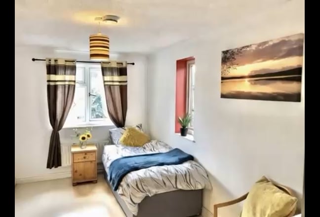 Large Double Bedroom  **All Bills Included** Main Photo