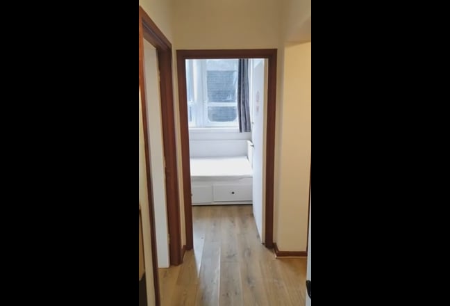 Two bed AprtGreat location by DLR Arsenal Woolwish Main Photo