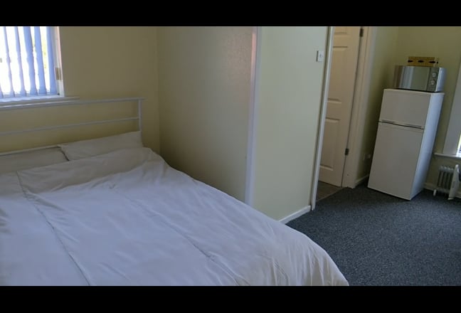 Cozy 1 bed studio 15 mins from JLR and city centre Main Photo